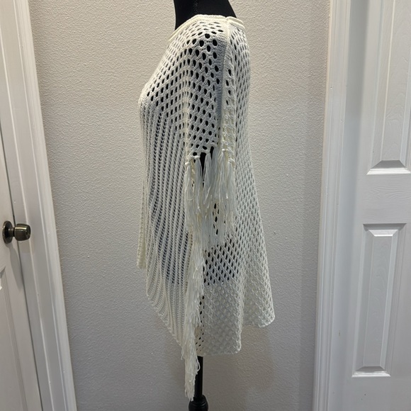 Elegant Cream Knit Sweater - Picture 2 of 4